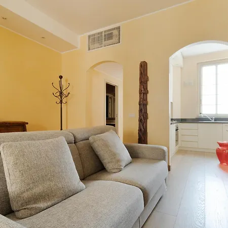 Апартаменты Duomo - San Babila - Elegante Trilocale Con Balcone Милан