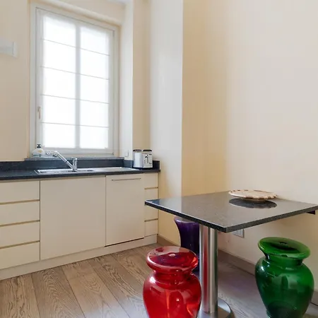 Lägenhet Duomo - San Babila - Elegante Trilocale Con Balcone Milano